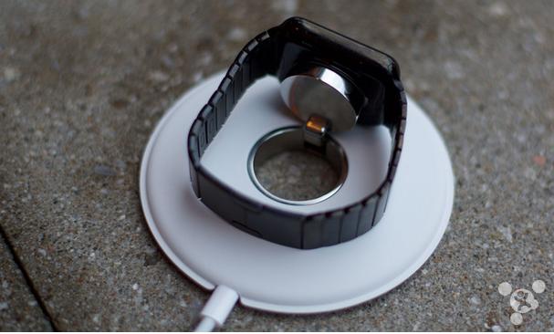 苹果首款无线充电基座上市再遐想  iPhone会有吗？