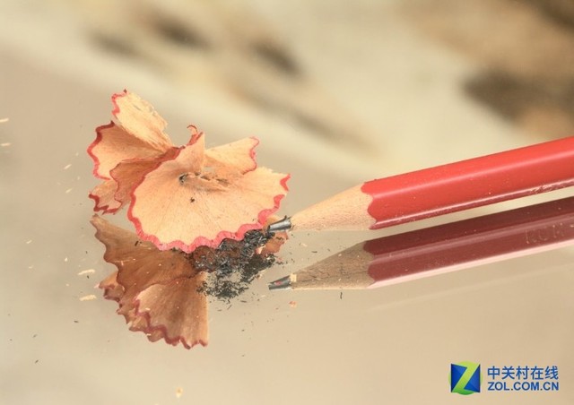 平时我们所见到的石墨烯大概就是铅笔灰的样子