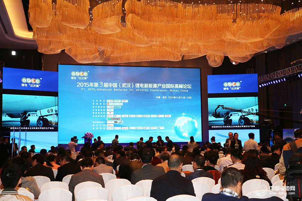 助力锂电“达沃斯” 电小二提供贵宾专用礼品