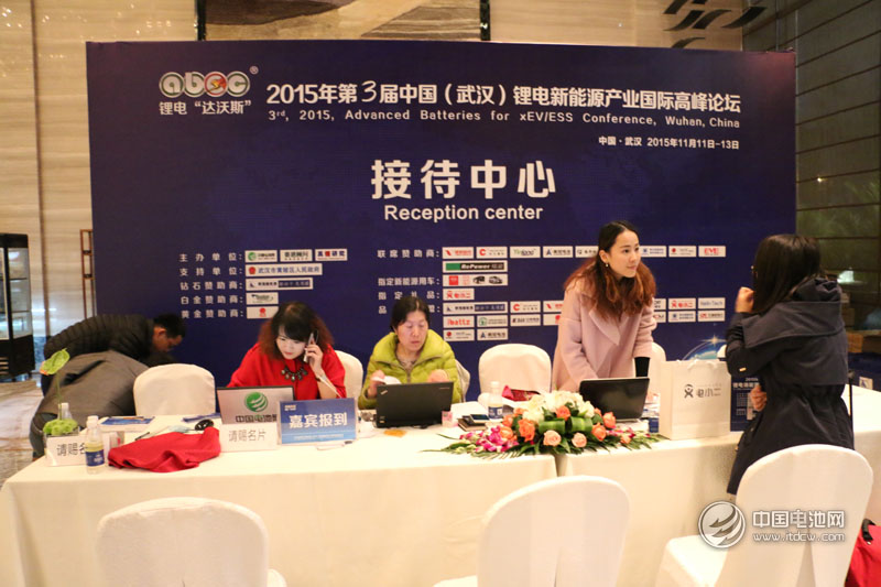 助力锂电“达沃斯” 电小二提供贵宾专用礼品