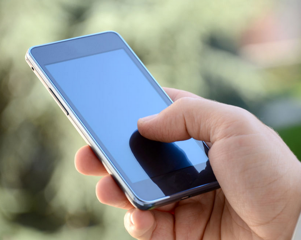 全球智能手机出货量在2015年将首度出现个位数增长