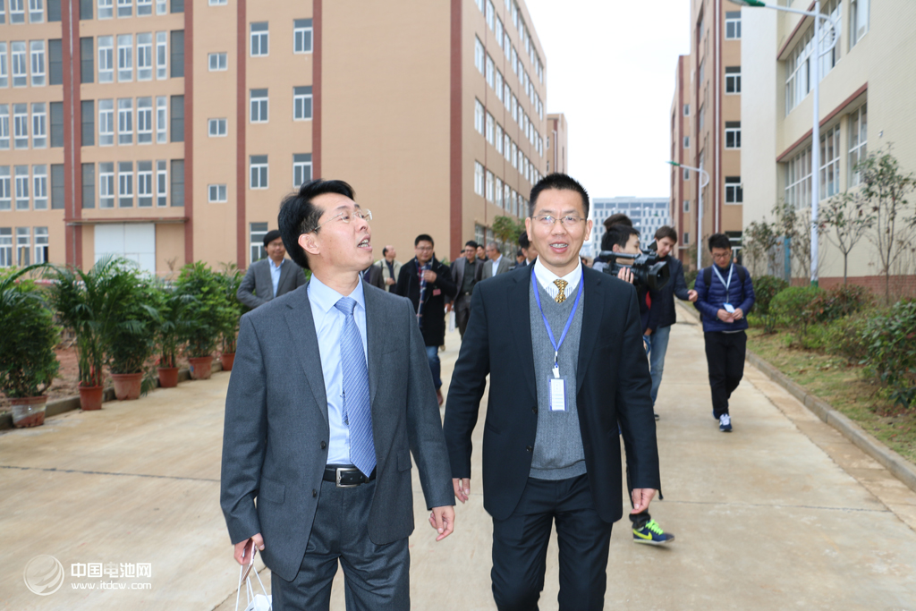 锂电“达沃斯”秘书长于清教与惠强新能源董事长王红兵交流