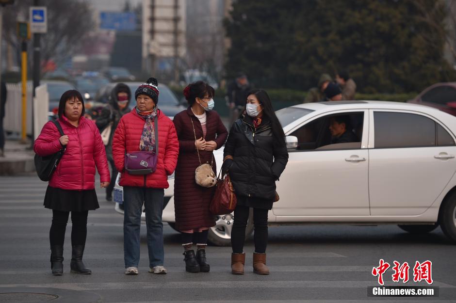 北京首次启动重污染红色预警 除电动汽车外单双号行驶