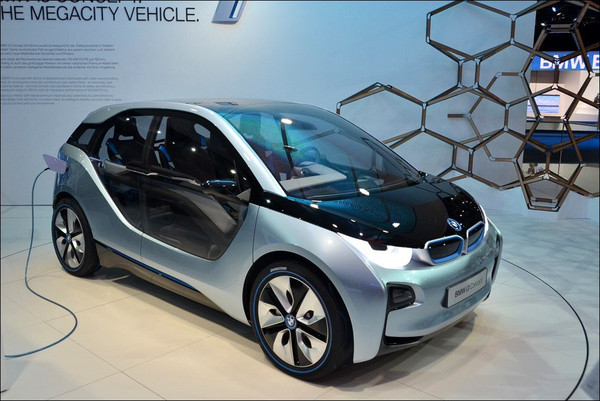 广州新沙口岸前11个月新能源汽车进口同比增长近12倍