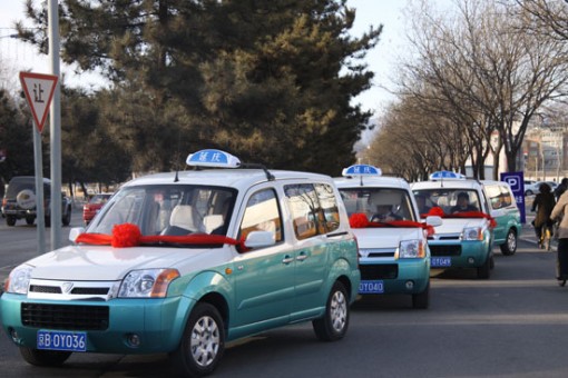 北京今年将添2700辆绿色公交 200辆电动出租车投放市区