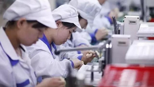 手机供应商倒闭潮已至 生产线工人处境艰难