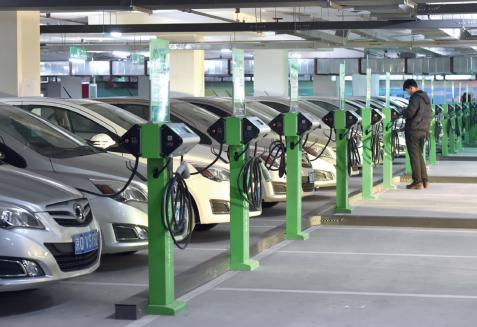 北京西站大型充电站正式建成投入使用