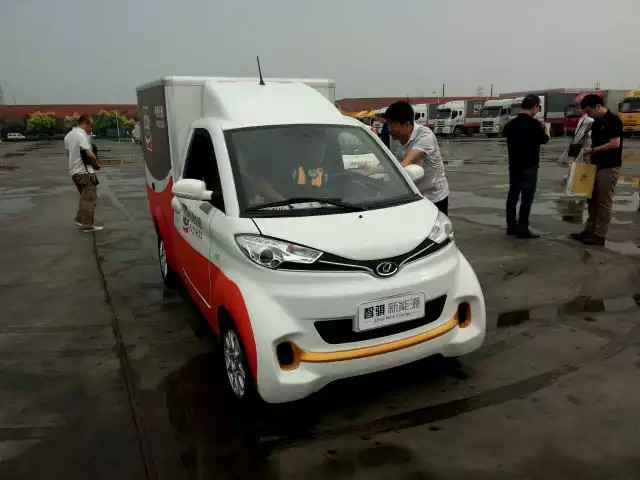 新能源车进入天津邮政快递