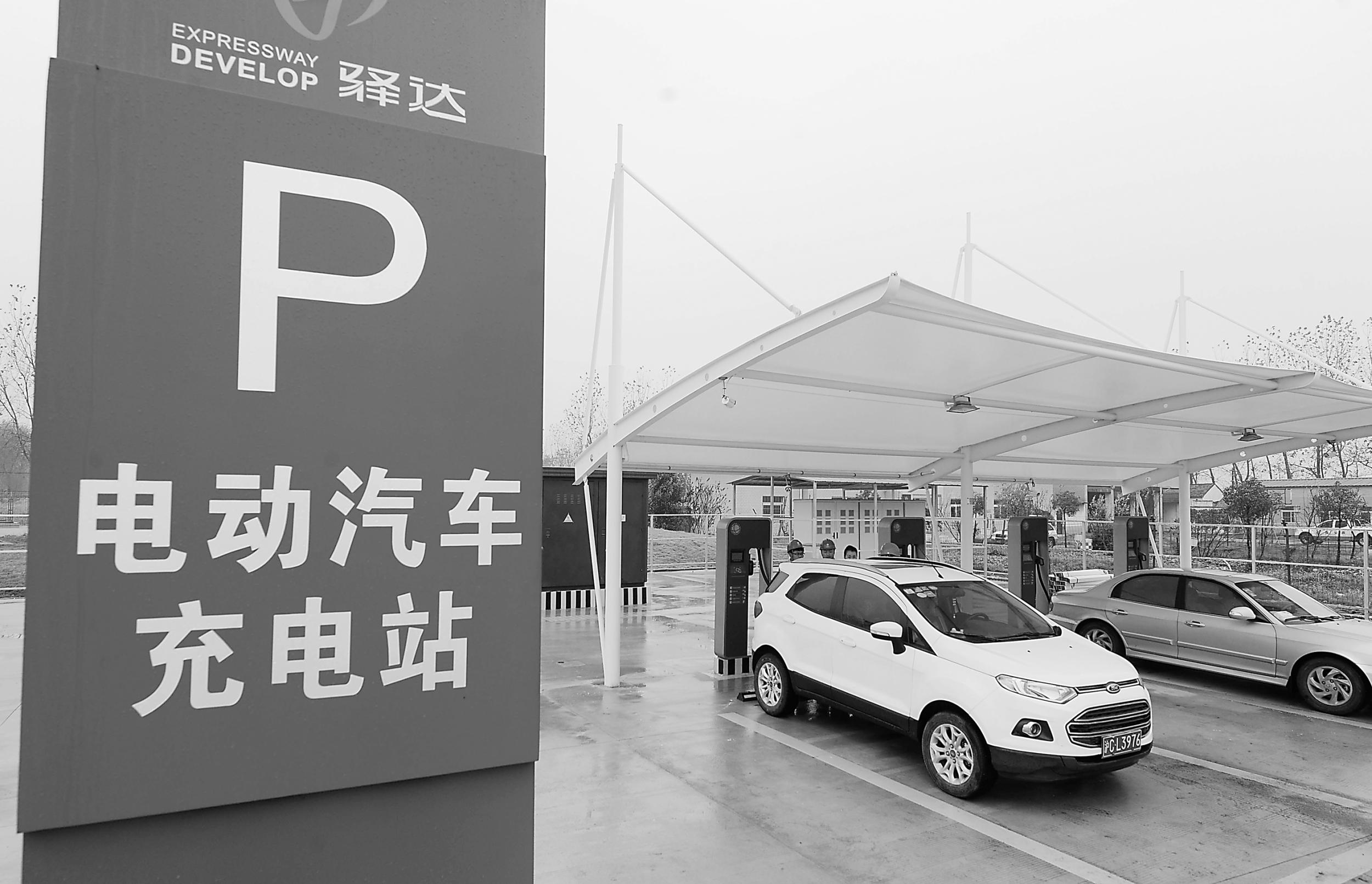 年内上海市区及高速路充电将全覆盖 新增充电桩4000个