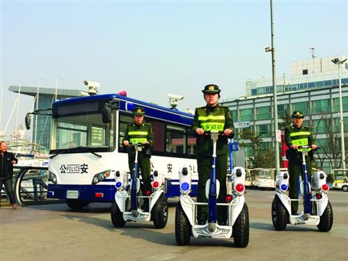青岛市警花踏上“风火轮”巡逻