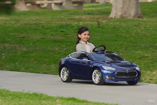 配备音响系统，孩子们可通过AUX接口在车上播放自己喜欢的音乐 - 后花园网文 - 汽车新闻