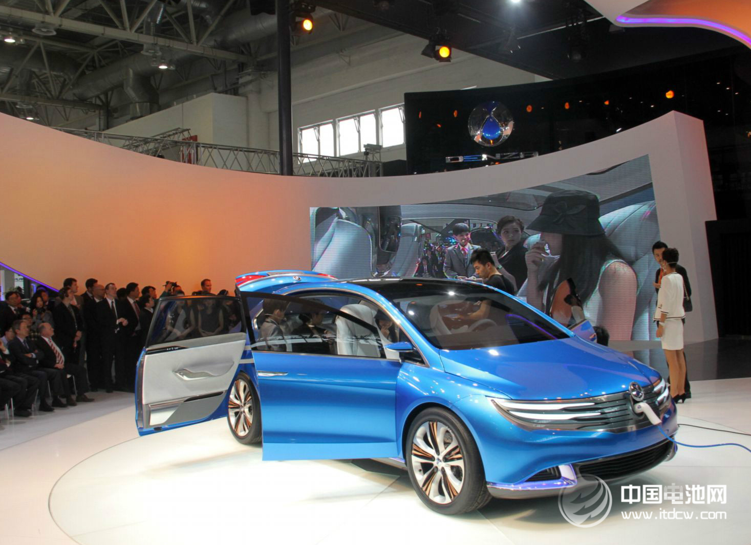 国管局：公共机构争取到2020年广泛应用新能源汽车