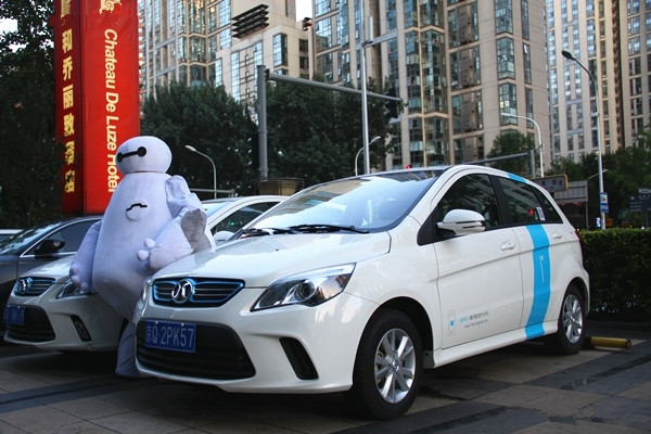 北汽无人驾驶新能源车下月可试驾 在京新建充电桩3万个