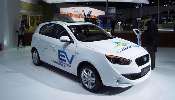 再入政策蜜月期 新能源汽车高位调整