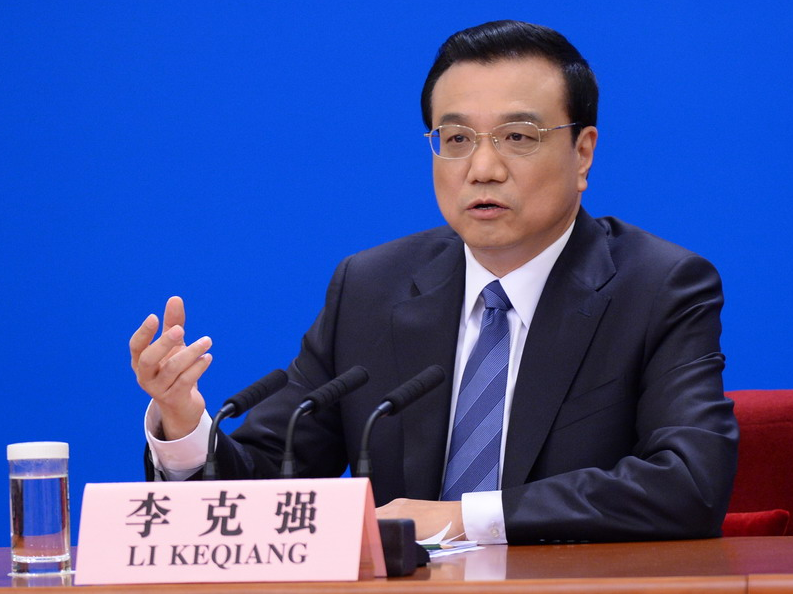 政府工作报告明确：加快建设新能源汽车充电设施