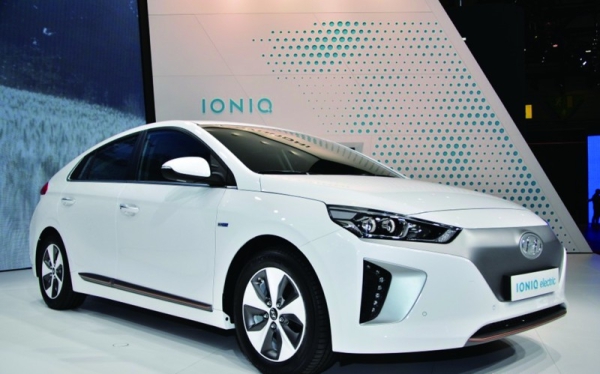 电动、混动与燃料电池车拼性能 各路环保车争锋日内瓦