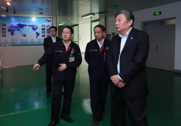 中航工业集团公司董事长、党组书记林左鸣视察中航锂电