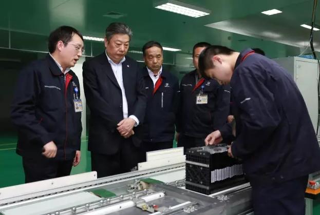 中航工业集团公司董事长、党组书记林左鸣视察中航锂电