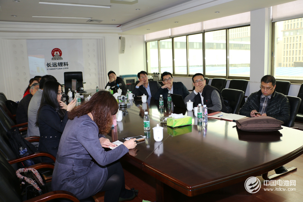 调研团在湖南长远锂科与副总经理周友元座谈、交流