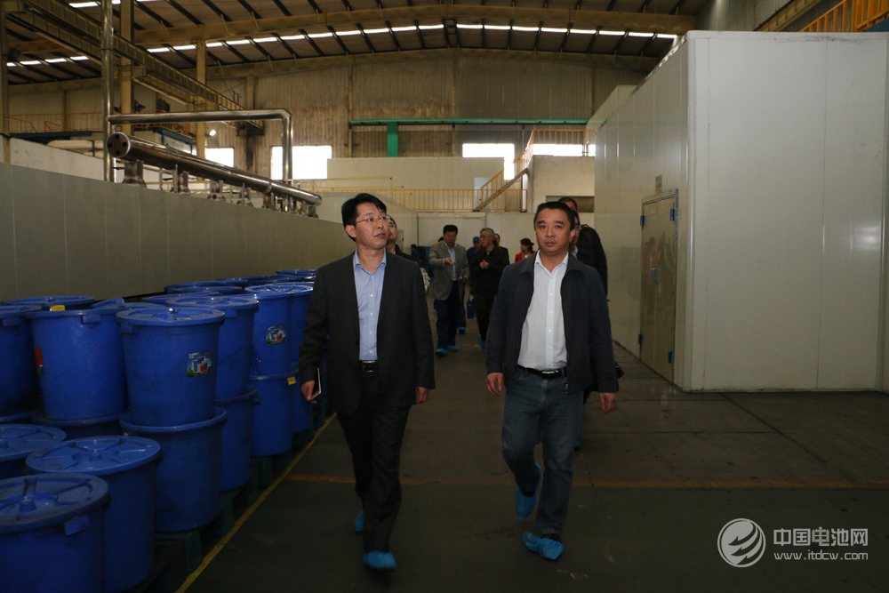 调研团参观金瑞科技生产车间