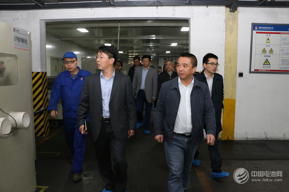 调研团参观金瑞科技生产车间