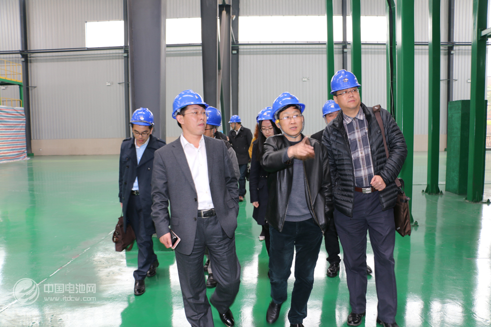 调研团参观星城石墨生产线