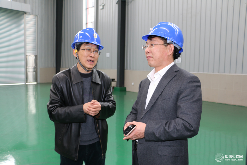 调研团参观星城石墨生产线