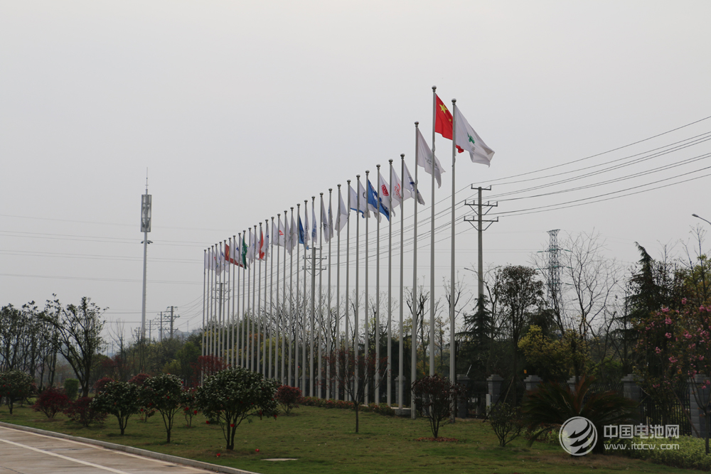 杉杉能源工业园区三十三面客户旗帜展示