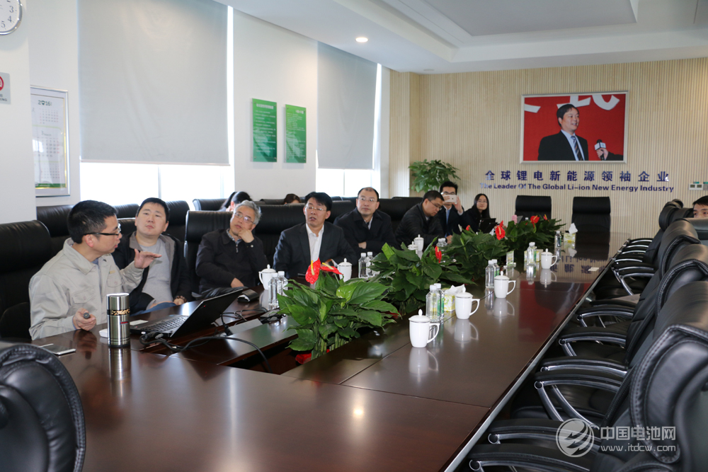 湖南杉杉彭文杰总经理为调研团一行介绍企业相关情况