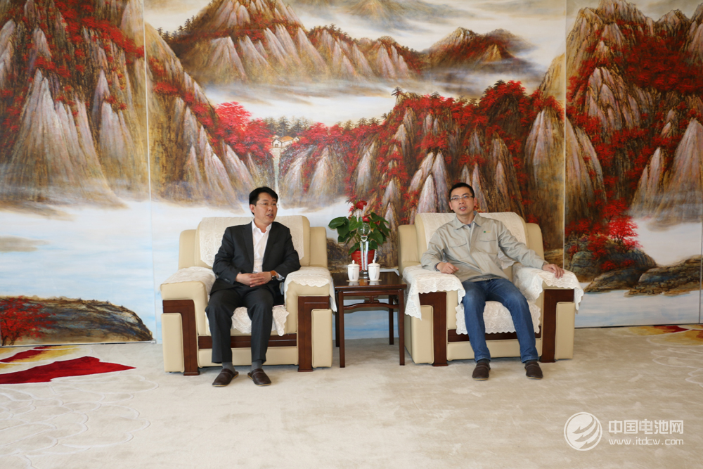 杉杉能源总经理彭文杰与中国电池网CEO于清教合影