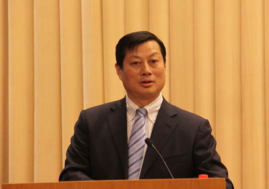 中国汽车工业协会第八届理事会会长/东风汽车公司董事长、党委书记竺延风主持会议并讲话