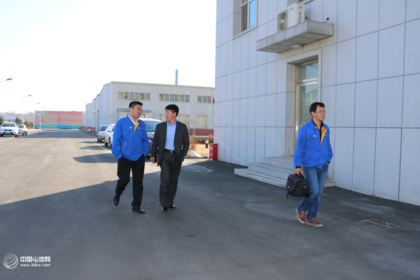 鸿图隔膜董事长张汉鸿、副总经理周洪臣及中国电池网创始人于清教