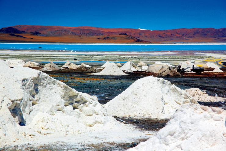 新能源汽车热销 青海电池级碳酸锂供不应求