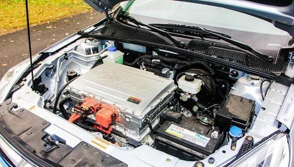 电动车爆发最大赢家：碳酸锂企业利润同增超八倍