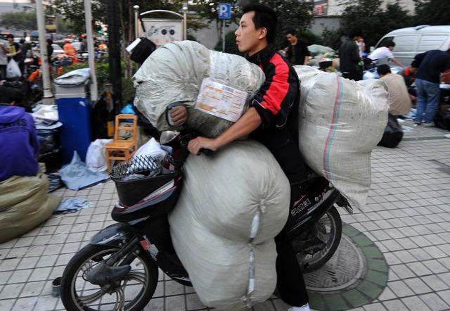 深圳启动“史上最严”禁摩限电令 快递行业受重创