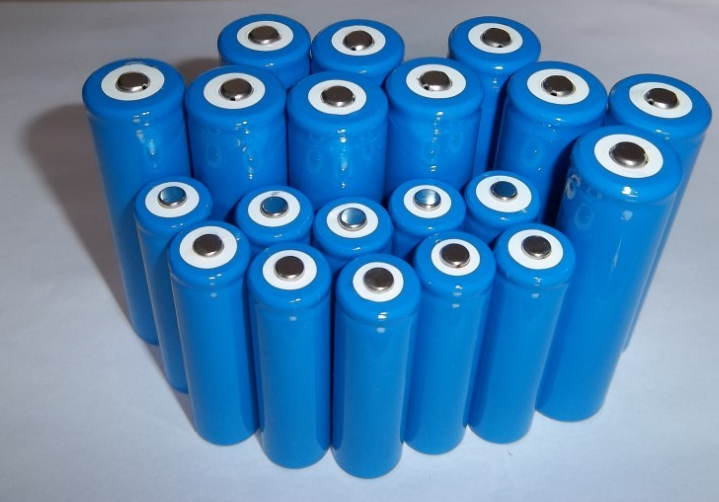 2015年1－12月我国锂离子电池累计生产56.0亿自然只