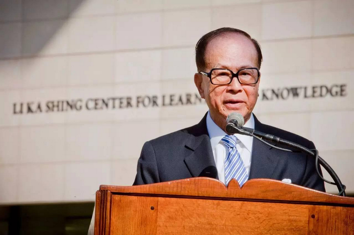 李嘉诚谋篇布局五年 电动车迎来华丽“黑天鹅”