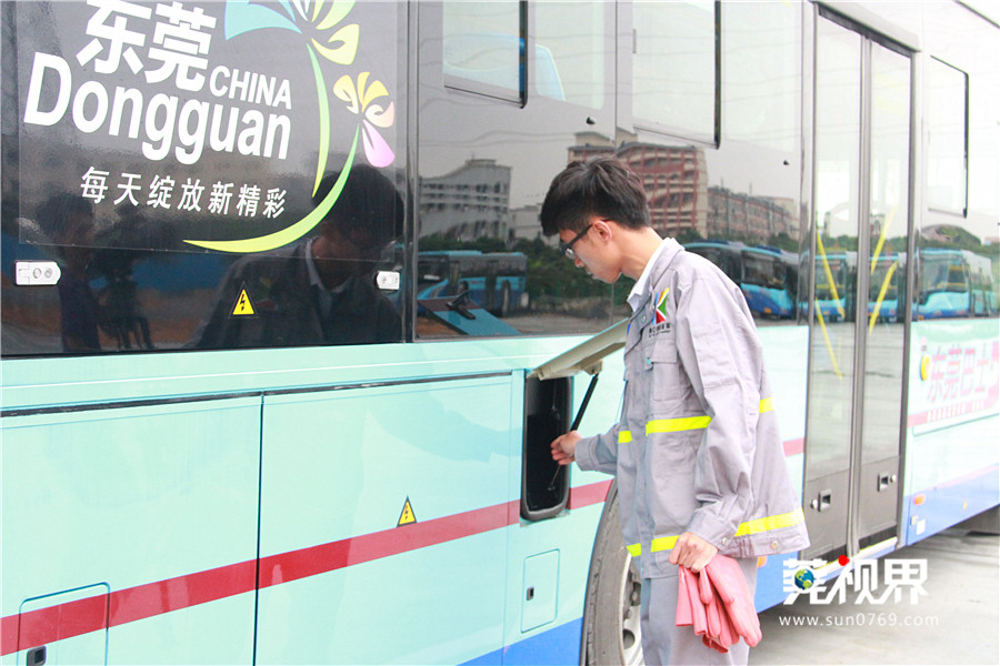 东莞巴士购进265辆纯电动公交车 首批28辆投入使用