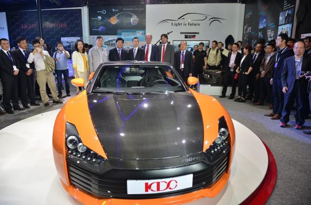 康得集团全球首发碳纤维轻量化整体解决方案