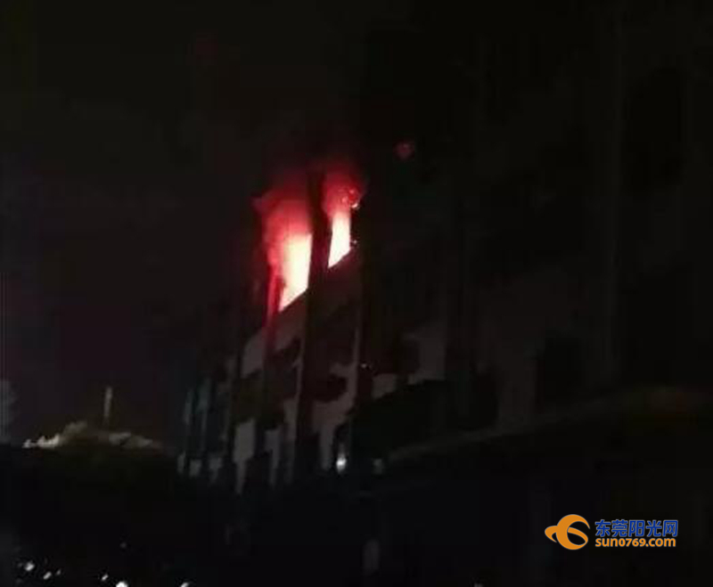 广东深圳：中准能源废旧圆柱锂电池堆冒烟起火 无伤亡