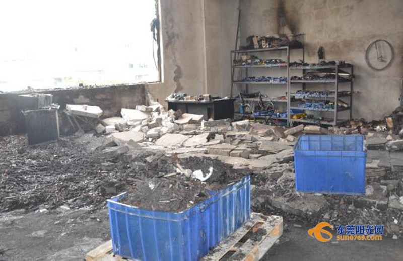 广东深圳：中准能源废旧圆柱锂电池堆冒烟起火 无伤亡