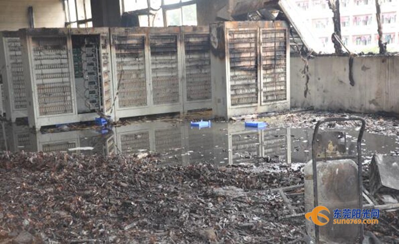 广东深圳：中准能源废旧圆柱锂电池堆冒烟起火 无伤亡