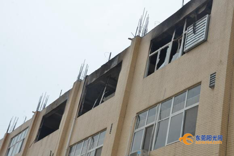 广东深圳：中准能源废旧圆柱锂电池堆冒烟起火 无伤亡