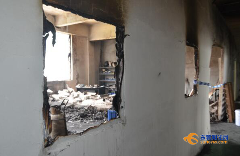 广东深圳：中准能源废旧圆柱锂电池堆冒烟起火 无伤亡