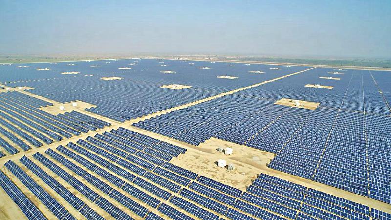 光伏业遇旺季：组件市场现抢装期 订单已排到三季度