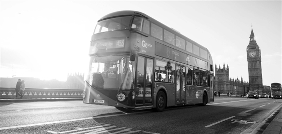 伦敦双层巴士用“浙造”电池 充电10分钟跑100多公里