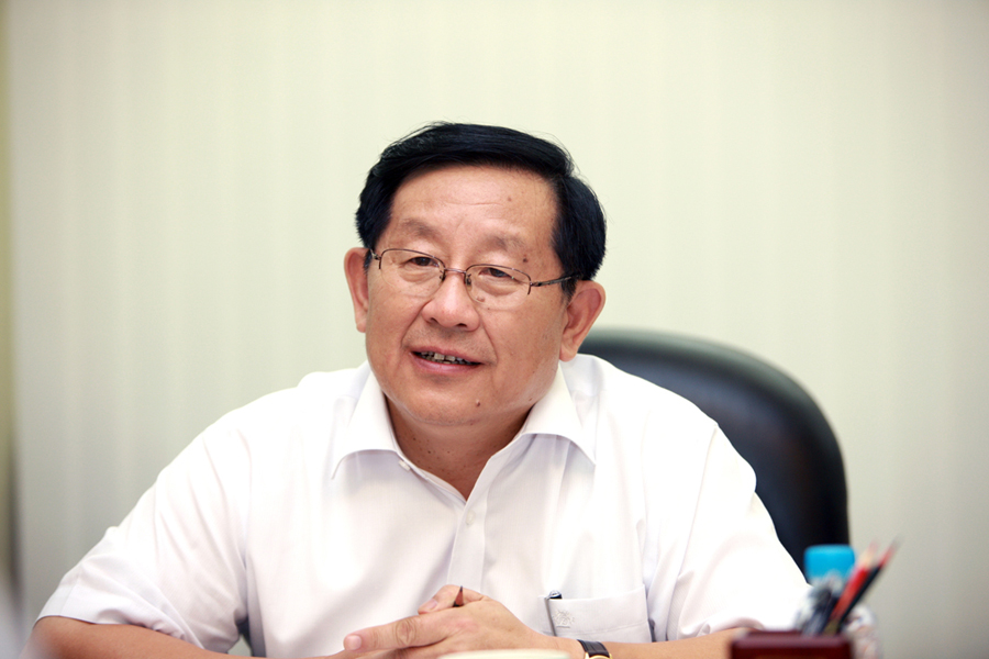 万钢：重视电池等基础研究 新能源车推广需全社会支持