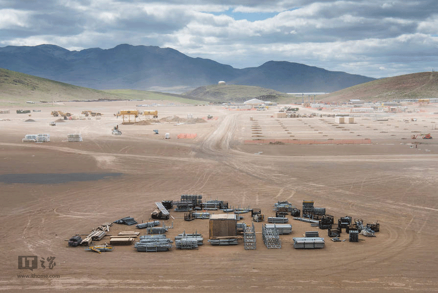 实拍100个足球场大小的特斯拉超级电池工厂