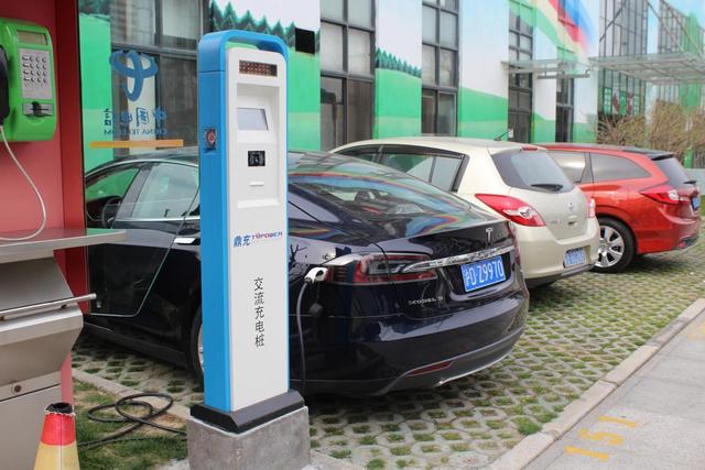 新能源车产量持续高增长 充电桩设施业有望爆发