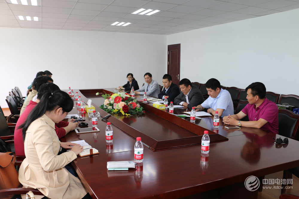 公司领导与调研团一行座谈交流